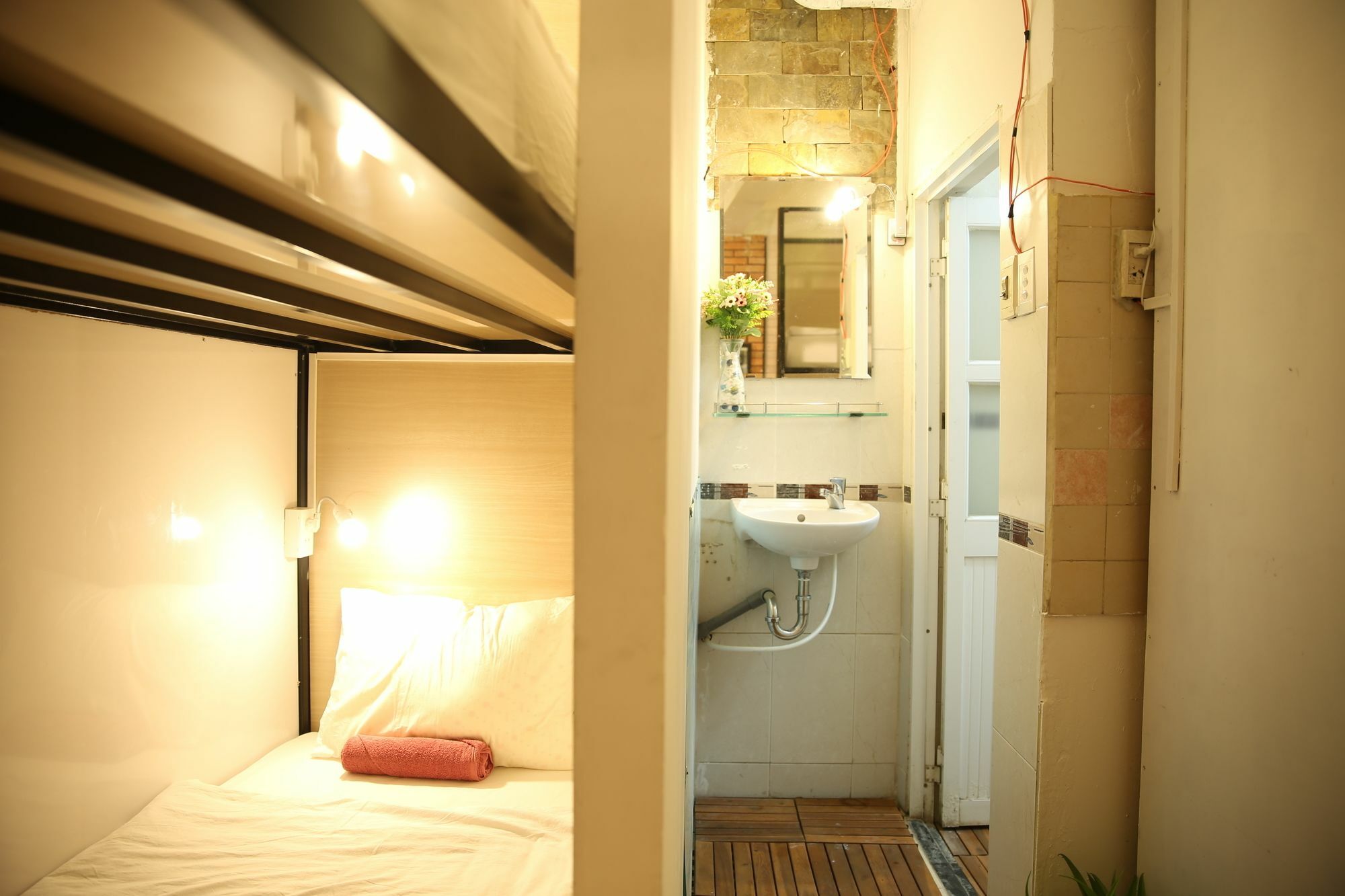 Oyo 708 The Cozi House - Homestay Thành Pho Ho Chí Minh Esterno foto